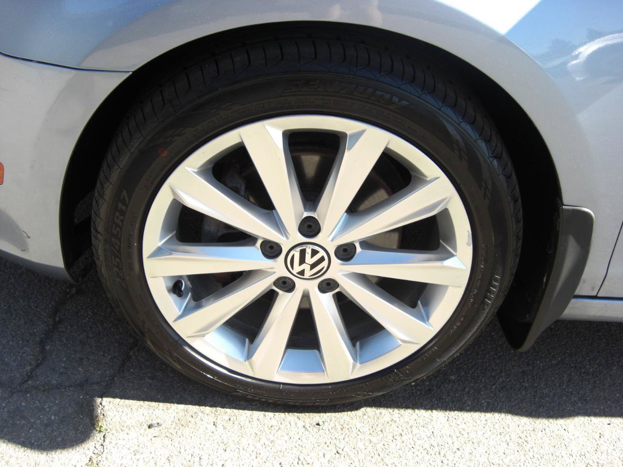 Used 2012 Volkswagen Golf TDI FWD image 12
