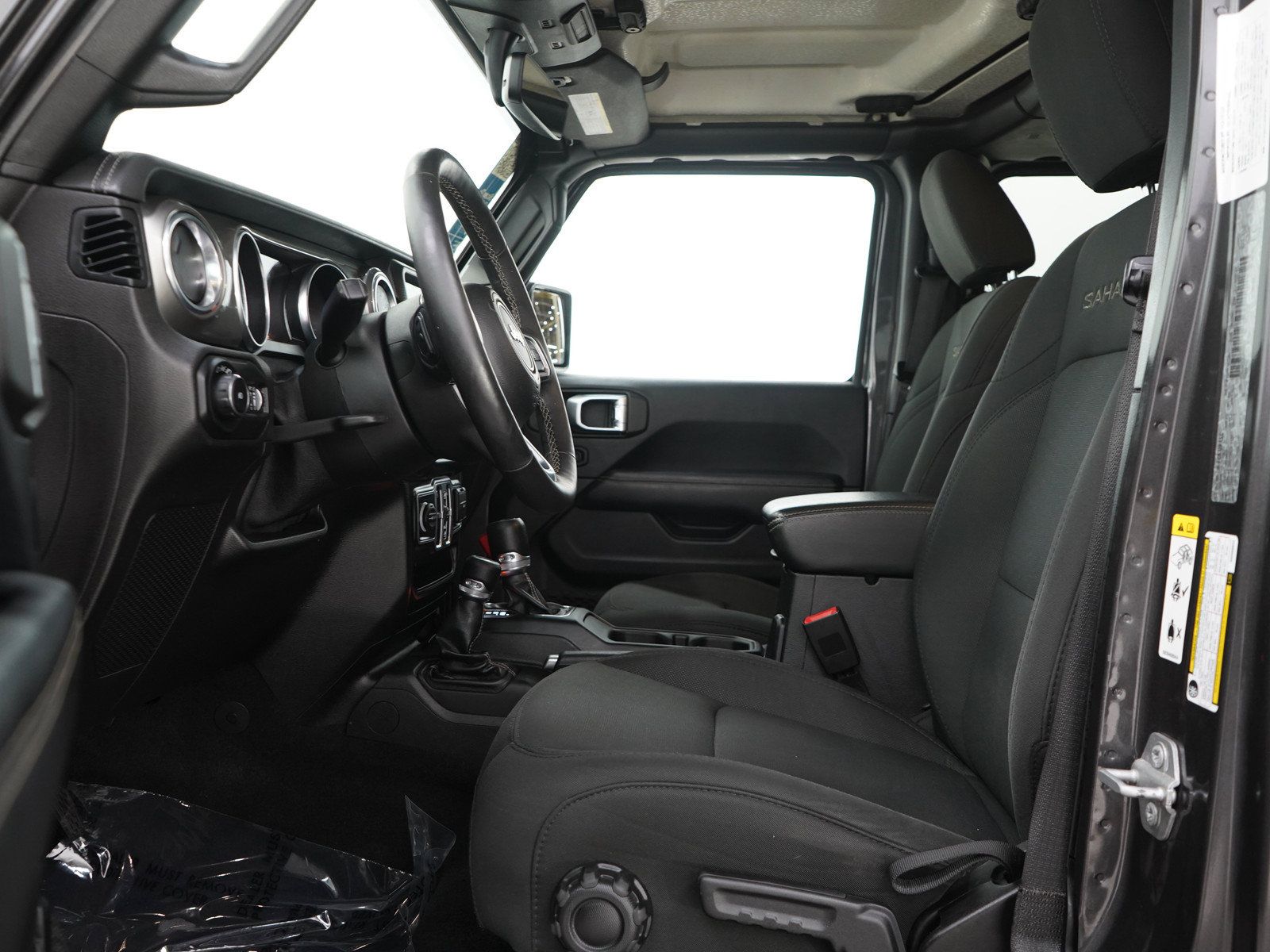 Used 2019 Jeep Wrangler Unlimited Sahara w/ Uconnect 4C Nav & Sound Group AWD/4WD image 24