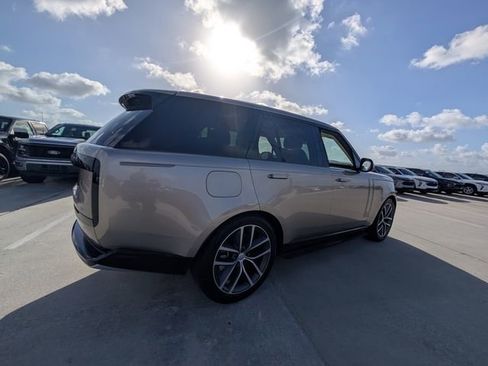 Used 2024 Land Rover Range Rover SE image 12