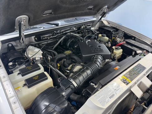 Used 2003 Ford Explorer Sport Trac XLT image 49