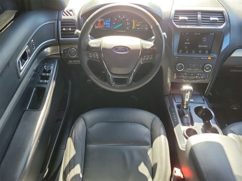 Used 2018 Ford Explorer XLT w/ Equipment Group 202A image 14