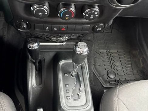 Used 2018 Jeep Wrangler Unlimited Sport S AWD/4WD image 10