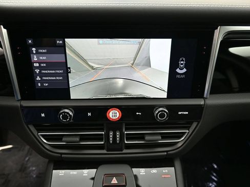 Certified 2025 Porsche Macan AWD/4WD image 21