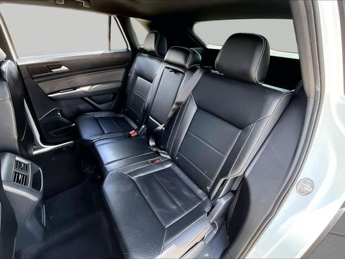 Used 2022 Volkswagen Atlas Cross Sport SE FWD image 19