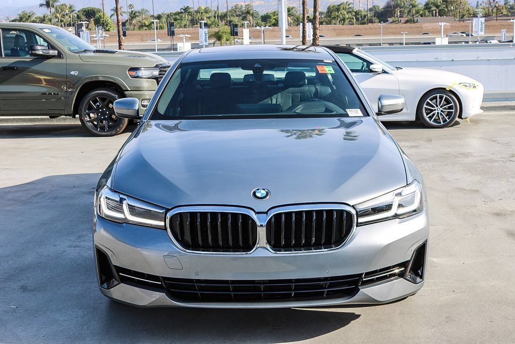 Used 2023 BMW 540i xDrive w/ Premium Package AWD/4WD image 3