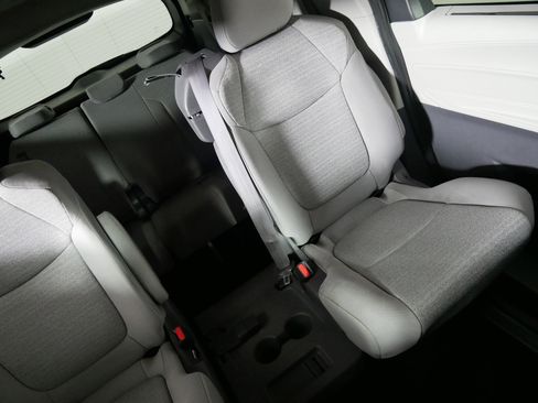 Used 2021 Toyota Sienna LE image 14