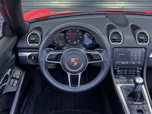 Used 2022 Porsche 718 Boxster RWD image 19