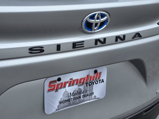 Certified 2023 Toyota Sienna XLE FWD image 34