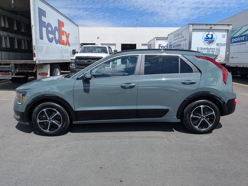 Certified 2026 Kia Niro FWD image 2