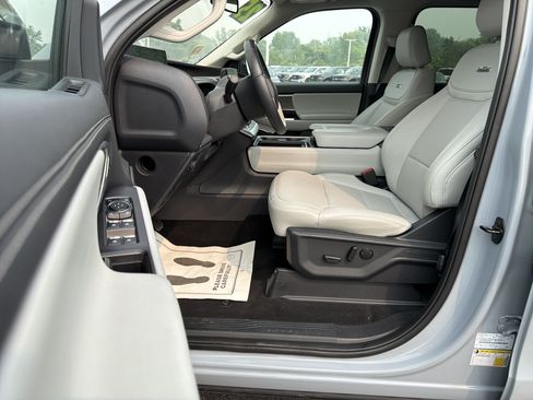 Used 2025 Ford Expedition Max Platinum w/ Driver's Package AWD/4WD image 12
