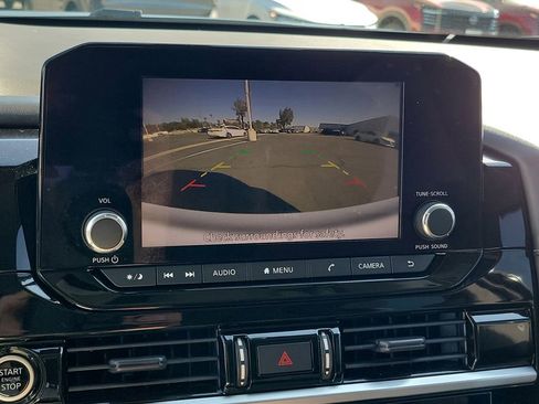 Used 2022 Nissan Pathfinder SV FWD image 12