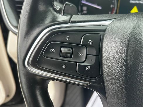 Used 2022 Buick Envision Essence w/ Technology Package I FWD image 16