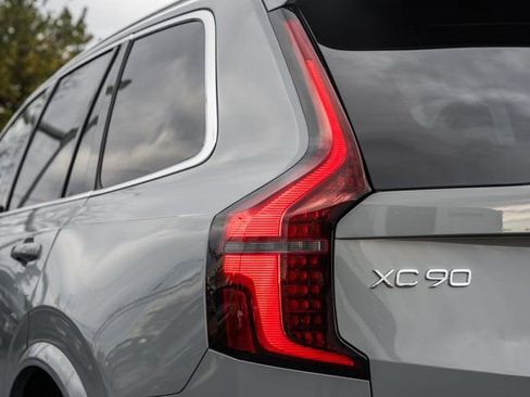 New 2026 Volvo XC90 B6 Plus w/ Protection Package Premier image 7