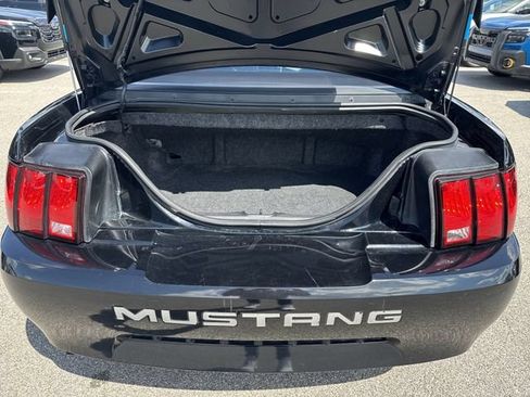Used 2004 Ford Mustang Convertible RWD image 13