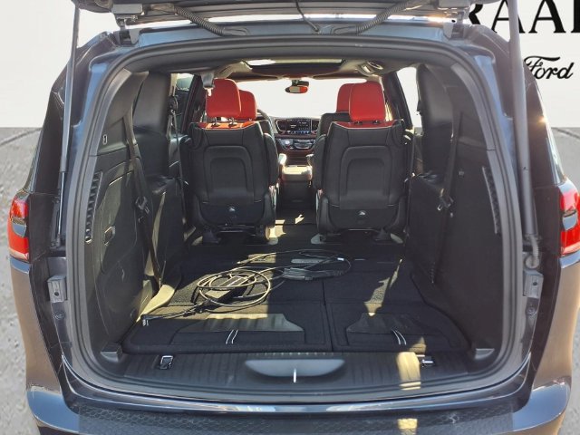 Used 2021 Chrysler Pacifica Limited w/ S Appearance Package FWD image 10