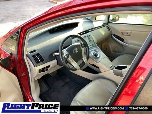 Used 2014 Toyota Prius Four image 11