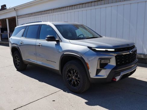 New 2026 Chevrolet Traverse Z71 w/ Enhanced Driving Package image 2