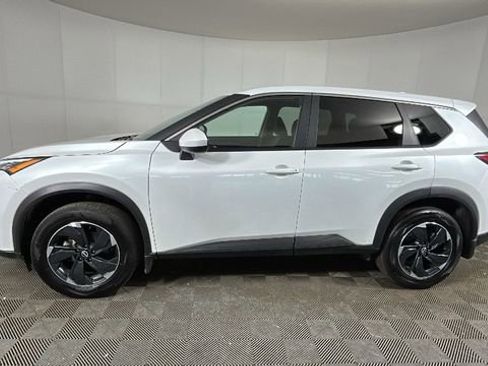 Used 2024 Nissan Rogue SV AWD/4WD image 6