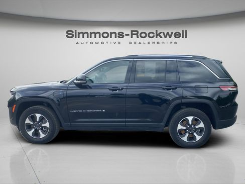 Used 2023 Jeep Grand Cherokee BASE image 8