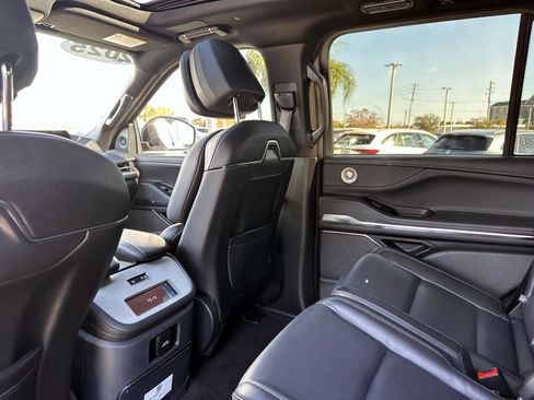 Used 2025 Lincoln Navigator Reserve w/ Jet Appearance Package image 15
