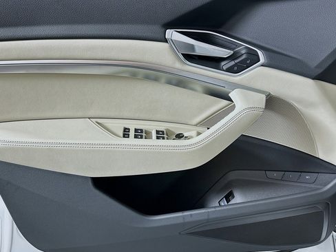 Used 2022 Audi e-tron Premium w/ Convenience Plus Package image 21