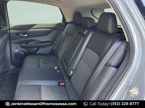 Used 2024 Nissan Ariya AWD image 30
