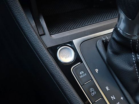 Used 2019 Volkswagen Golf R 4-Door image 21