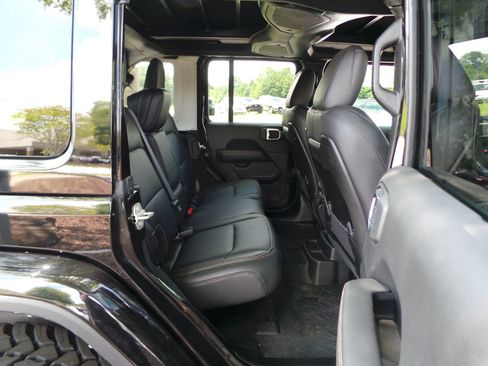 Used 2024 Jeep Wrangler Unlimited Sahara w/ Technology Group AWD/4WD image 41