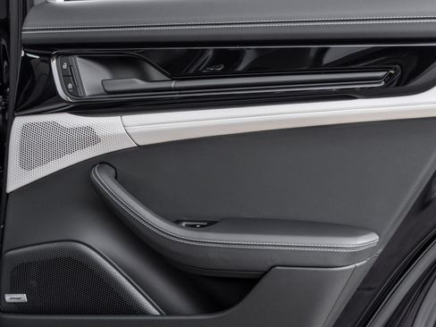 Certified 2026 Porsche Panamera 4 AWD/4WD image 32