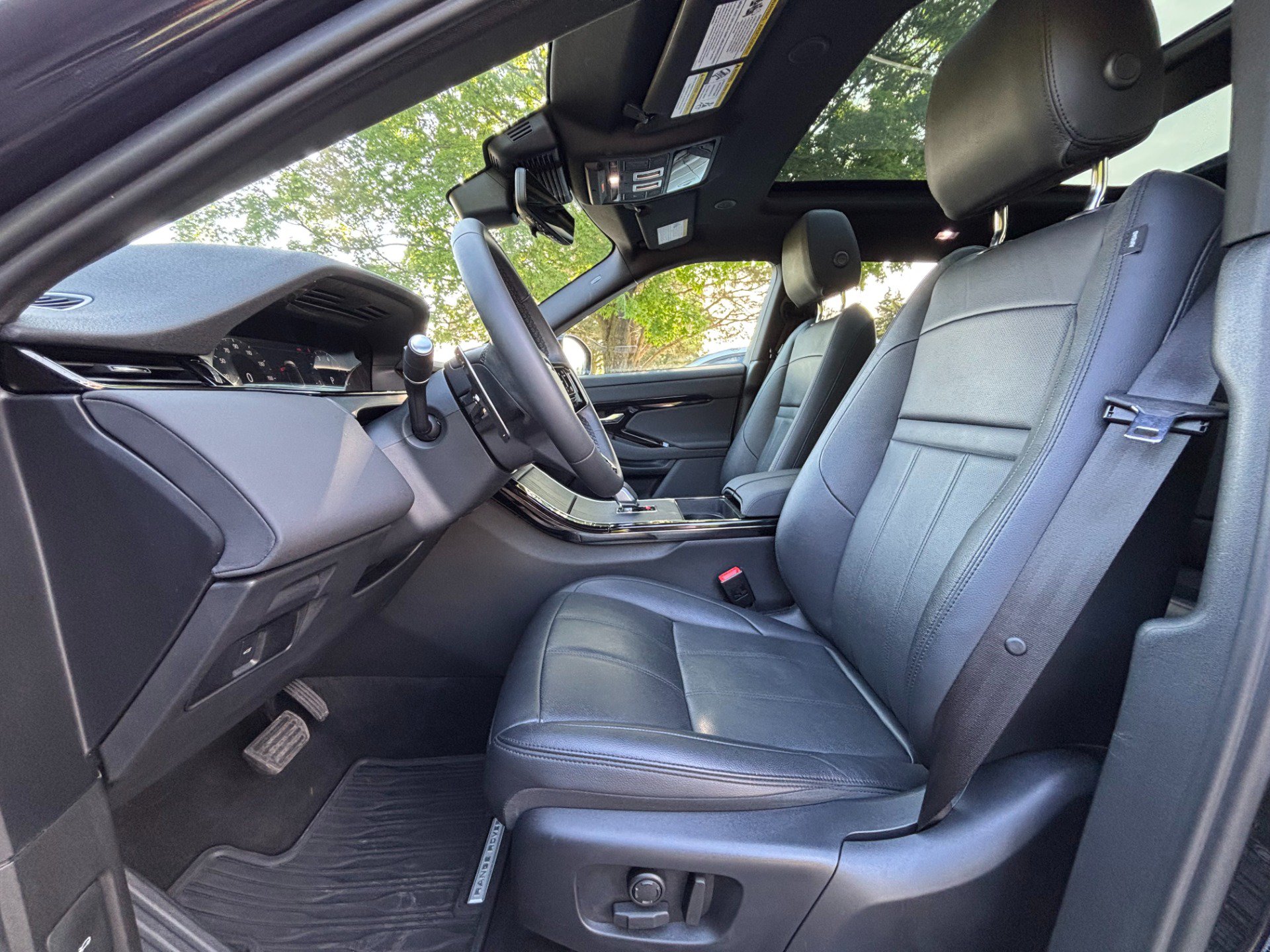Used 2025 Land Rover Range Rover Evoque S AWD/4WD image 21