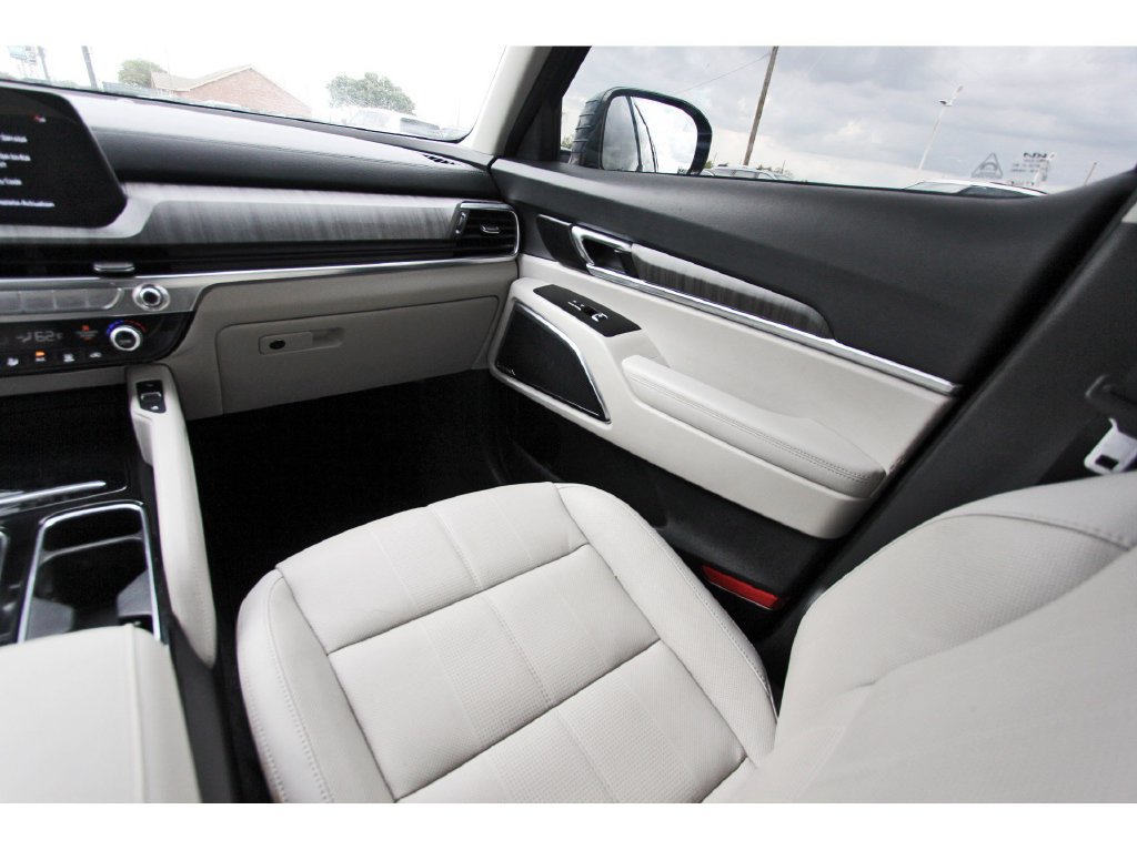 Used 2024 Kia Telluride SX w/ Towing Package FWD image 11