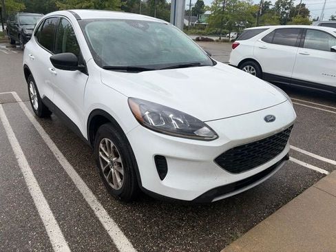 Used 2022 Ford Escape SE w/ Cold Weather Package AWD/4WD image 2