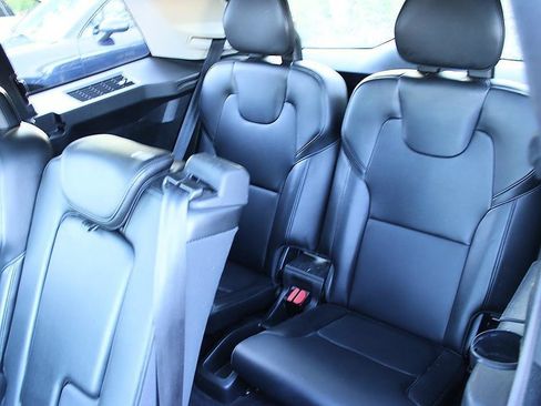 Used 2018 Volvo XC90 T5 Momentum w/ Convenience Package FWD image 16