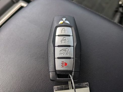 Used 2024 Mitsubishi Outlander SE AWD/4WD image 32