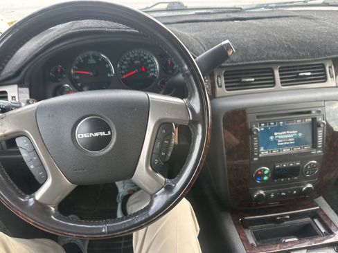 Used 2010 GMC Yukon Denali image 17