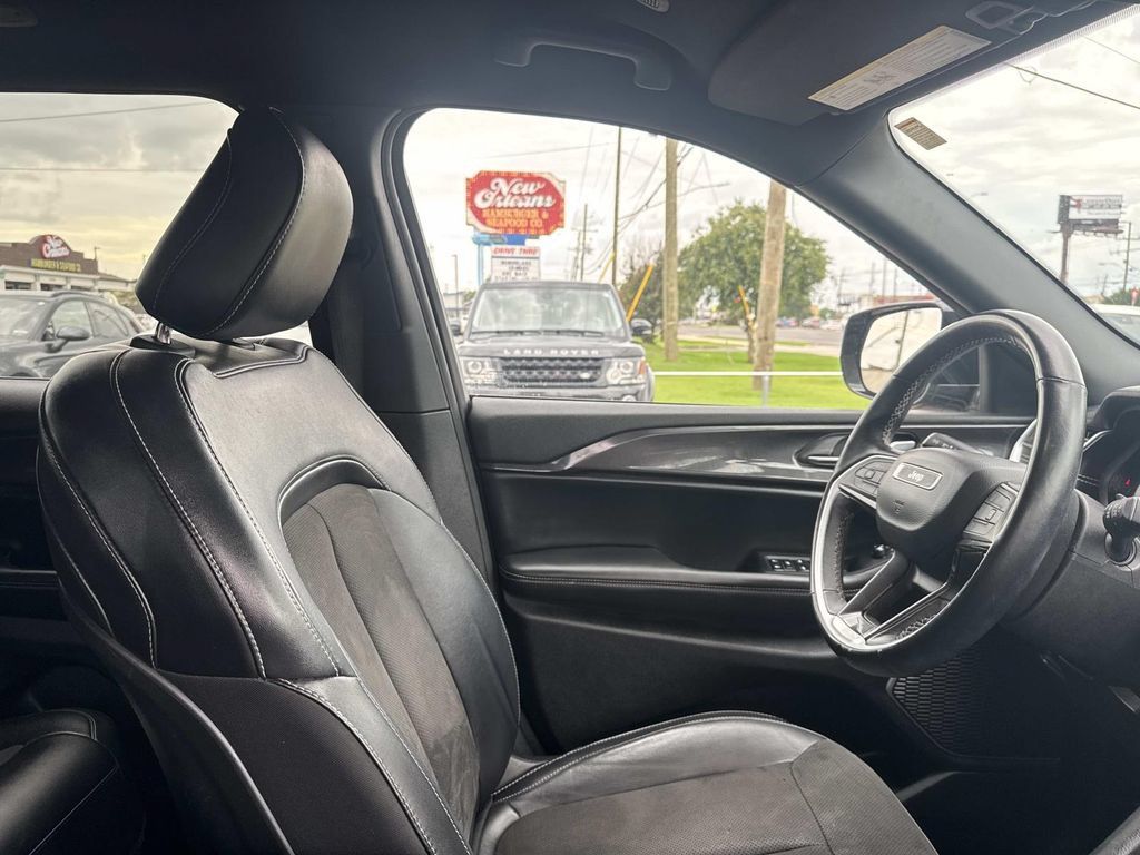 Used 2022 Jeep Grand Cherokee Altitude AWD/4WD image 12
