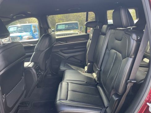 Used 2025 Jeep Grand Cherokee L Limited w/ Trailer Tow Package image 9