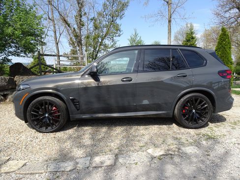 Used 2025 BMW X5 xDrive40i w/ Executive Package image 2