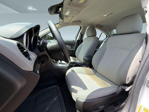 Used 2011 Chevrolet Cruze LT FWD image 5