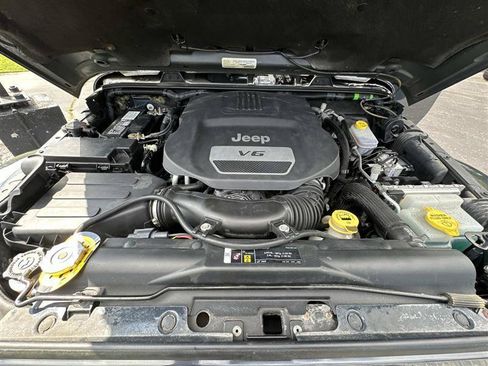 Used 2018 Jeep Wrangler Unlimited Sahara w/ Dual Top Group AWD/4WD image 7