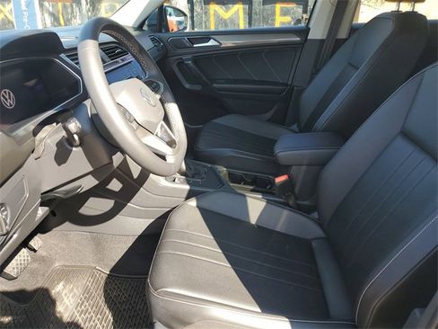 Certified 2022 Volkswagen Tiguan SE image 17