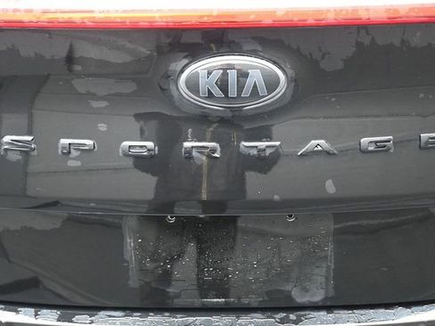 Used 2021 Kia Sportage S image 24