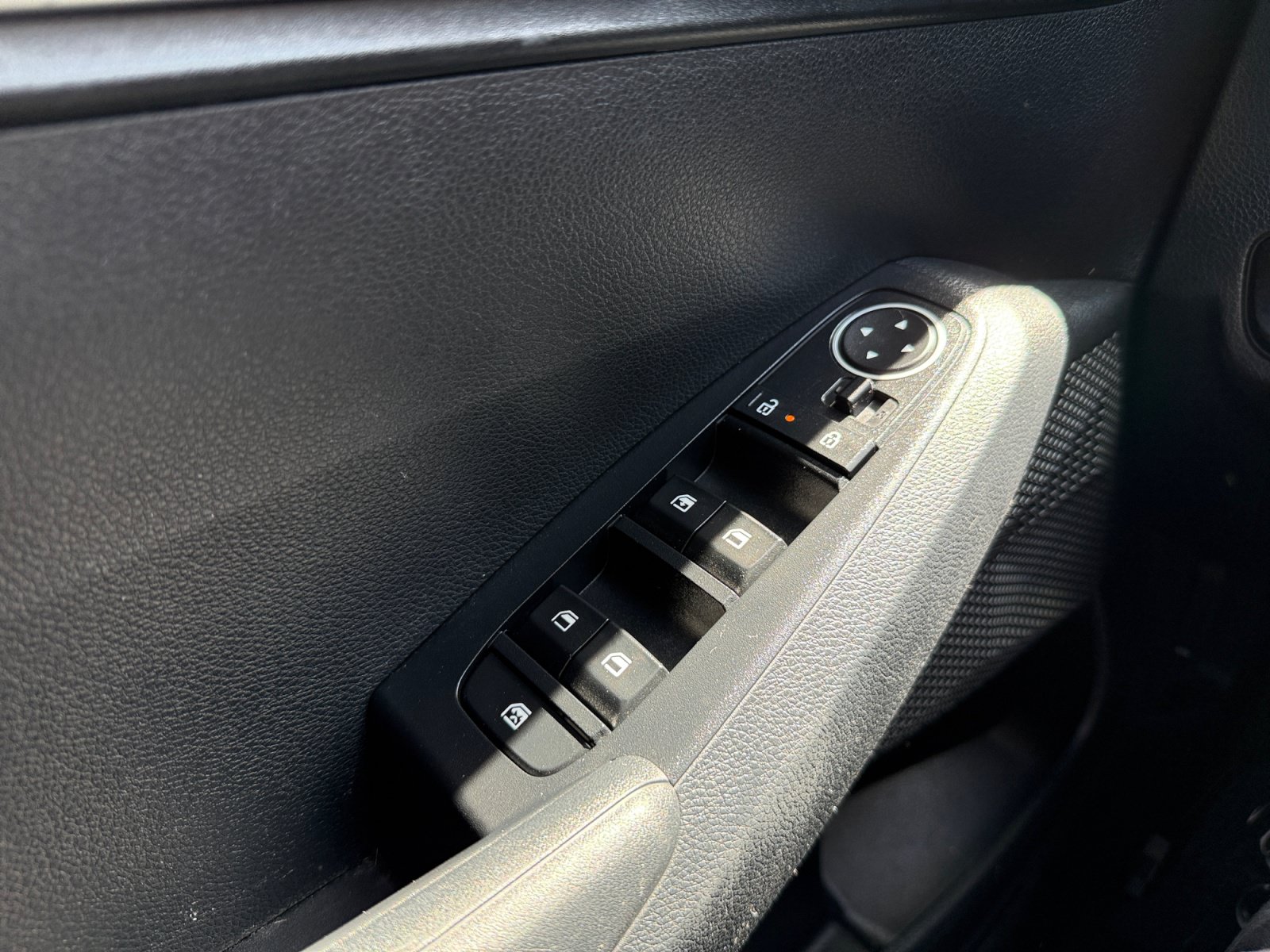 Used 2026 Kia Seltos LX FWD image 16