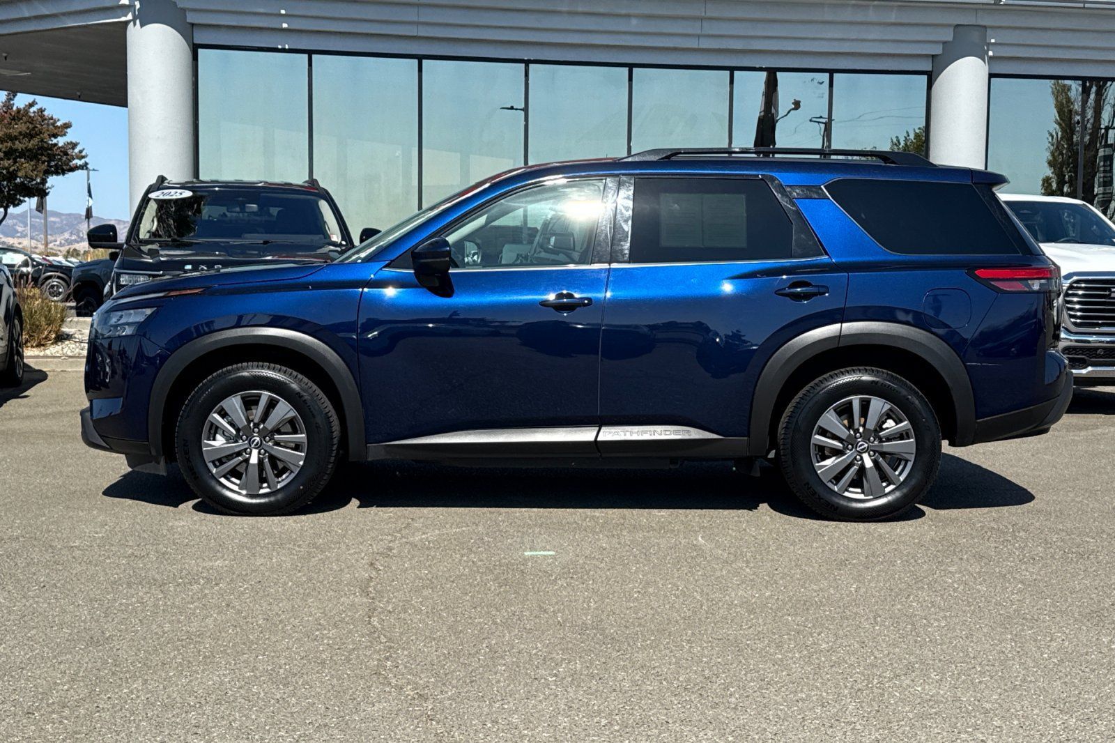 Certified 2025 Nissan Pathfinder SV AWD/4WD image 9