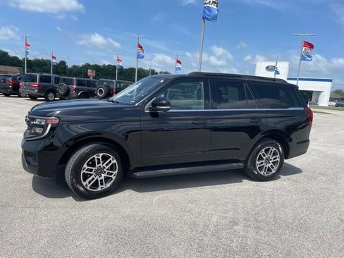 Used 2025 Ford Expedition Active AWD/4WD image 5