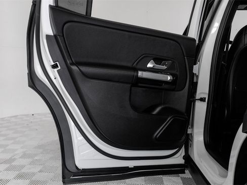 Used 2020 Mercedes-Benz GLB 250 w/ Premium Package image 48