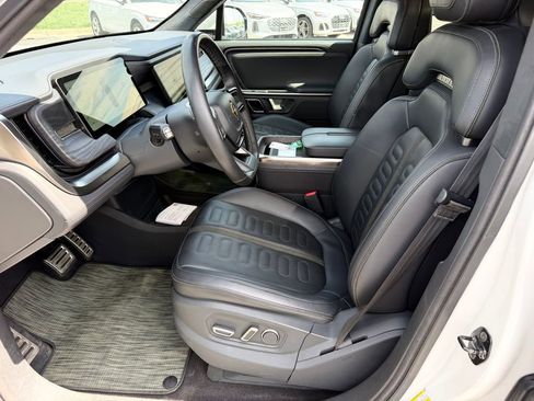 Used 2023 Rivian R1S Adventure AWD/4WD image 3