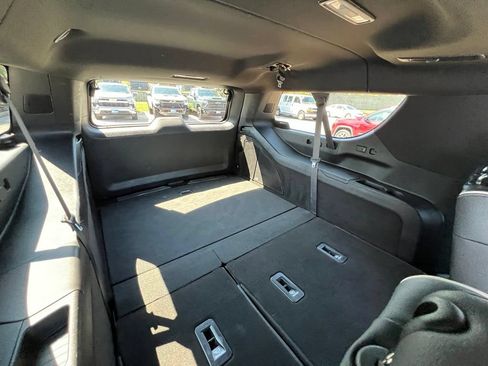 Used 2024 Cadillac Escalade ESV Sport w/ Touring Package AWD/4WD image 33