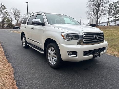 Used 2018 Toyota Sequoia Platinum image 4