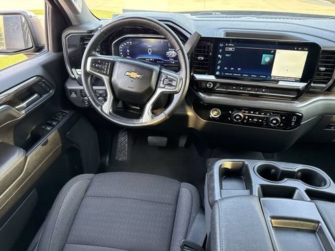 Used 2023 Chevrolet Silverado 1500 LT AWD/4WD image 10